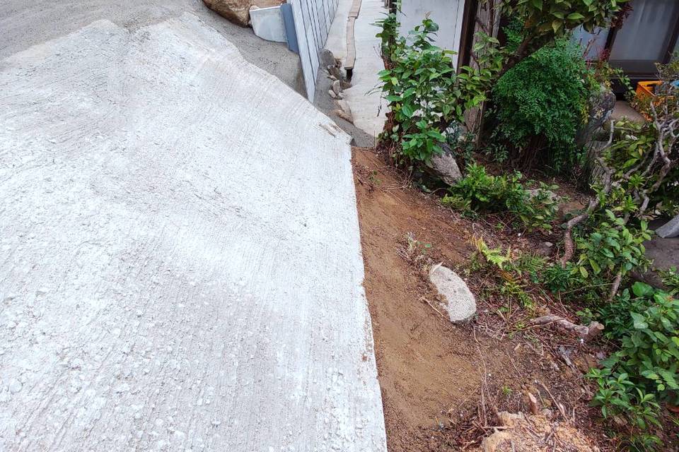 家裏側のり面よう壁工事の画像