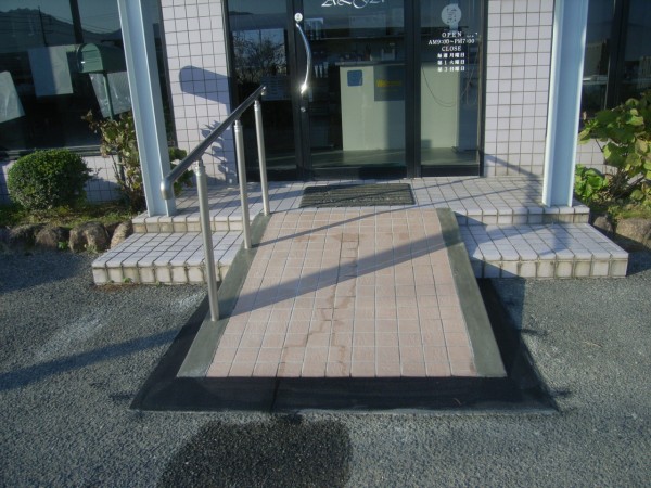 介護に備えて階段などバリアフリーにの画像